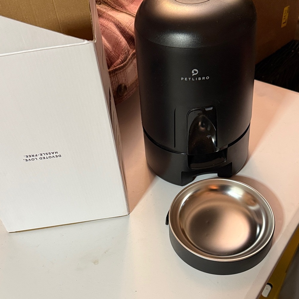 Black Automatic Pet Feeder